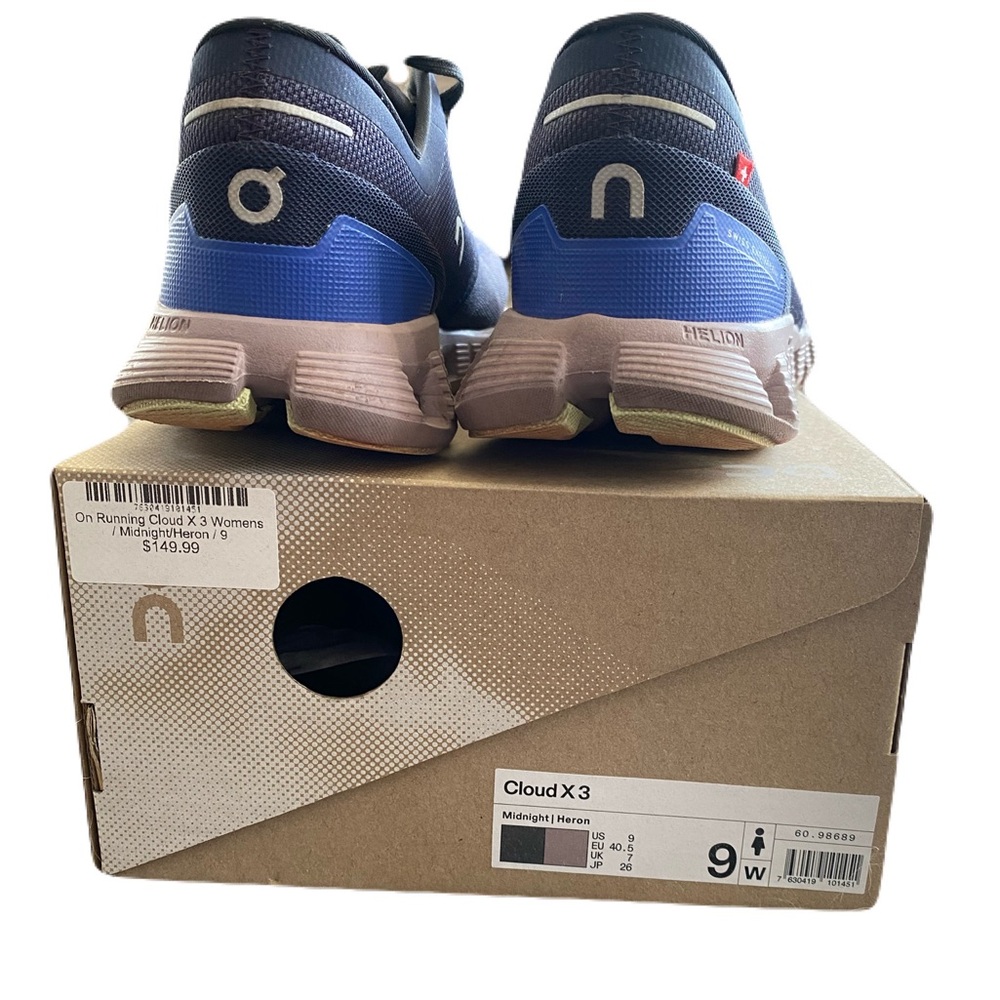 Women’s On Cloud X 3 Running shoes Size 9W slightly used with box